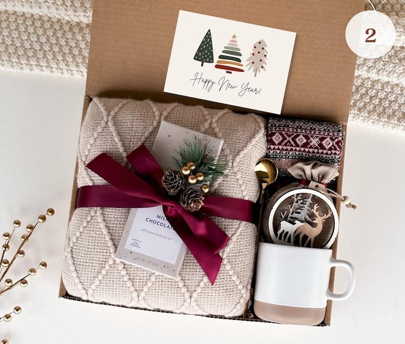 Holiday gift box, Christmas gift idea, warm gift, winter gift box, sending a hug, gift box for women, hygge gift, New Years gift idea