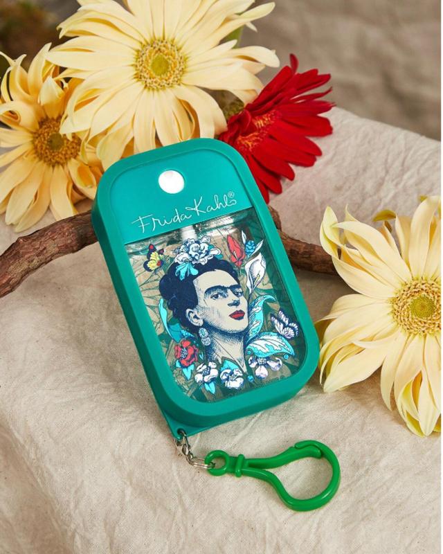 SHEIN Portable Spray Bottle with Frida Kahlo Portrait and Letter Print - Green