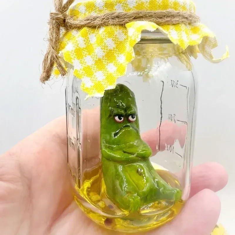 Grumpy Pickle in A Jar Sculpture,Miniature Glass Screaming Pickle in a Jar Sculpture,Handmade Cute Emotional Support Pickle in a Jar, Cute Pickle in a Jar Sculpture Gift (Angry)