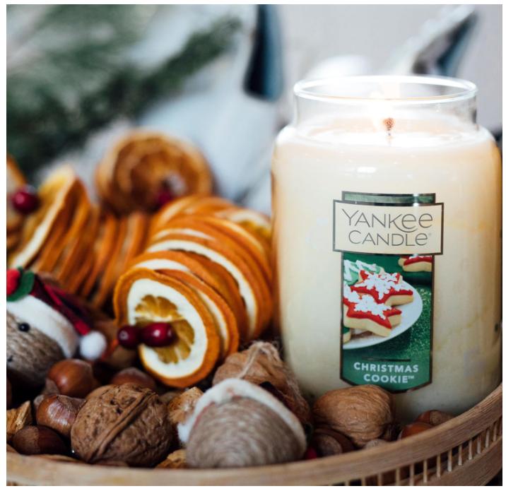 Yankee Candle Christmas Cookie Scented, 22oz Large Jar Single Wick Candle - Over 110 Hours Burn Time - Aroma, Decor