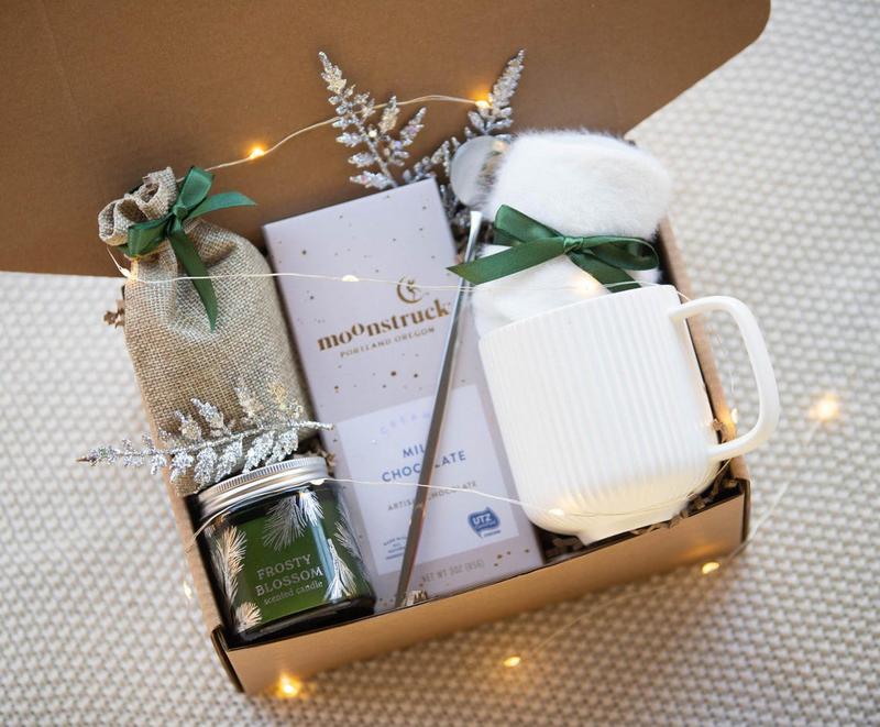 Christmas Gift Box, Hygge Gift Box, Self Care Package, Cozy Gifts for Women, Gift Box for Women with Blanket & Socks, Special Gift, Basket Cozy Winter Gift Box | Trendy Gift Box, Christmas Gift Box