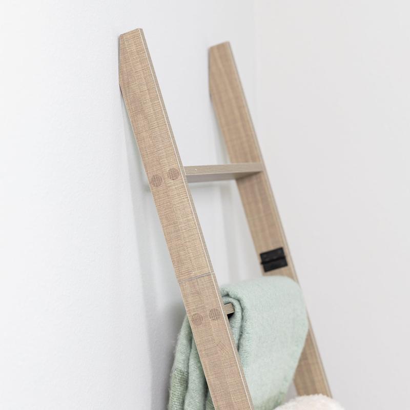 6-Foot Wall Leaning Blanket Ladder